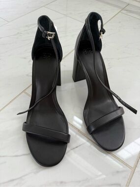 bp Black Single-Strap Block Heel Sandals